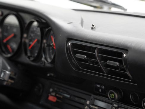 Used 1988 Porsche 911 Carrera RWD image 36