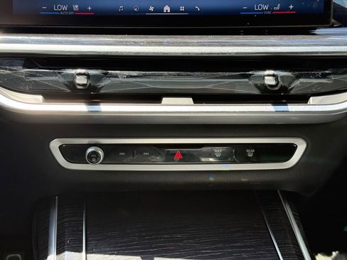 Used 2025 BMW X7 M60i AWD/4WD image 15