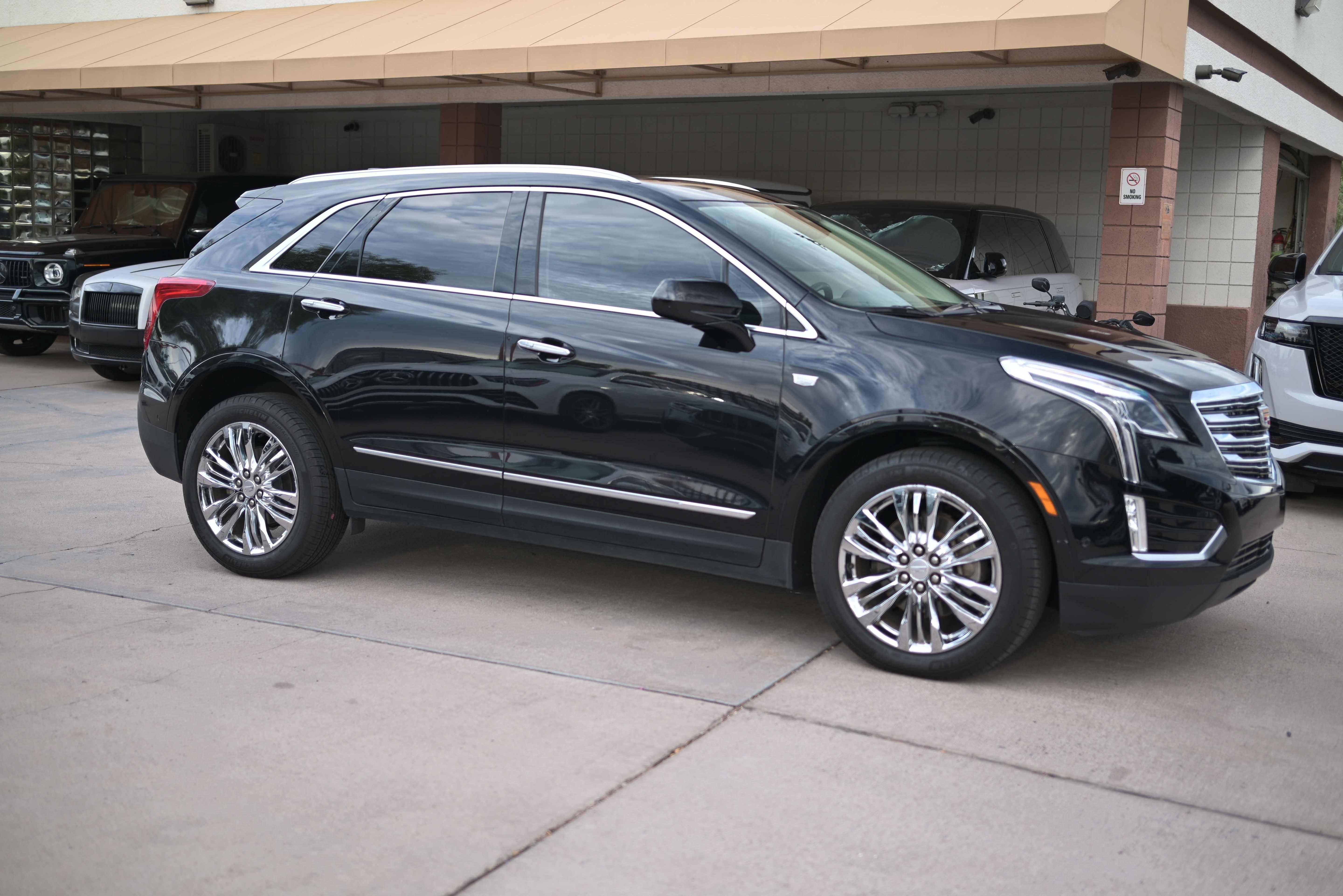 Used 2018 Cadillac XT5 Premium Luxury w/ Driver Assist Package FWD image 5