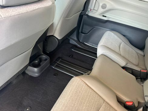 Certified 2024 Toyota Sienna LE AWD/4WD image 15