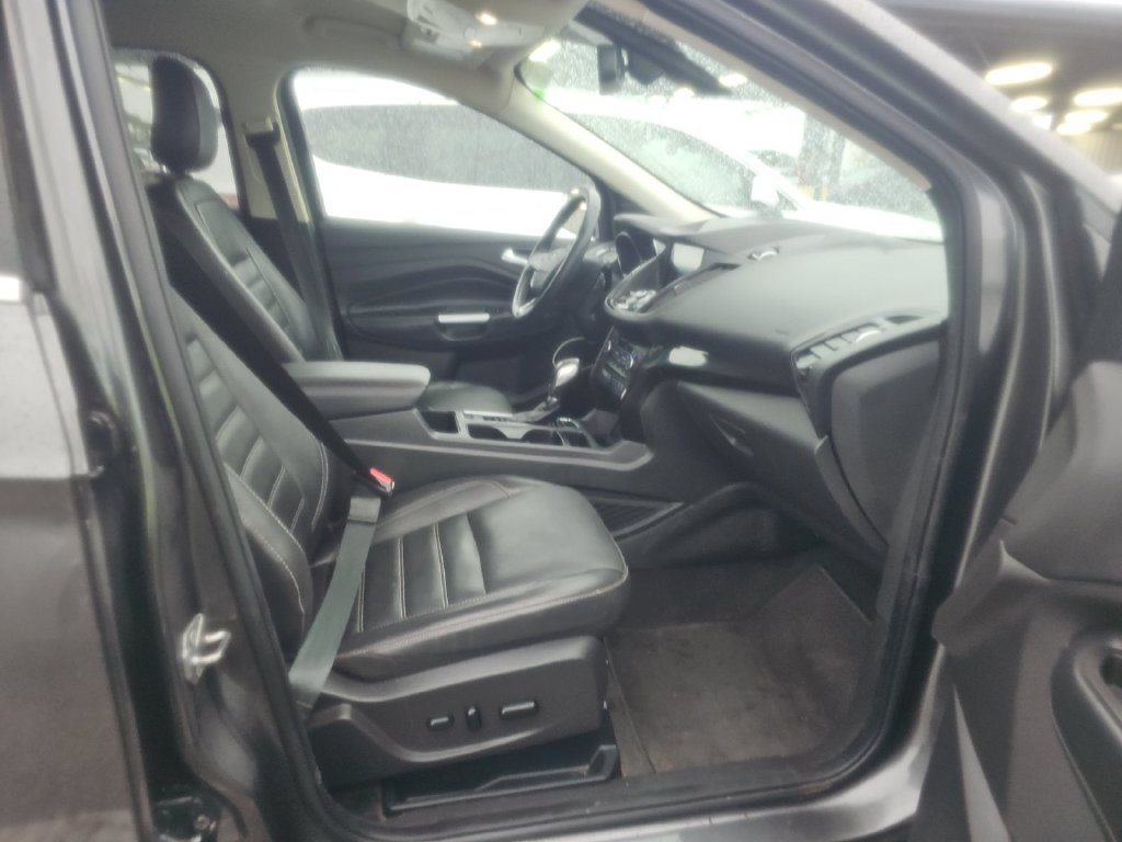 Used 2019 Ford Escape Titanium AWD/4WD image 3