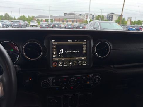 Used 2023 Jeep Wrangler Unlimited Sahara w/ Cold Weather Group AWD/4WD image 14