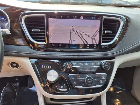 Used 2022 Chrysler Pacifica Limited image 19