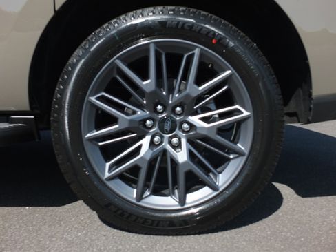 New 2026 Ford Expedition Max Platinum w/ Stealth Appearance Package AWD/4WD image 17