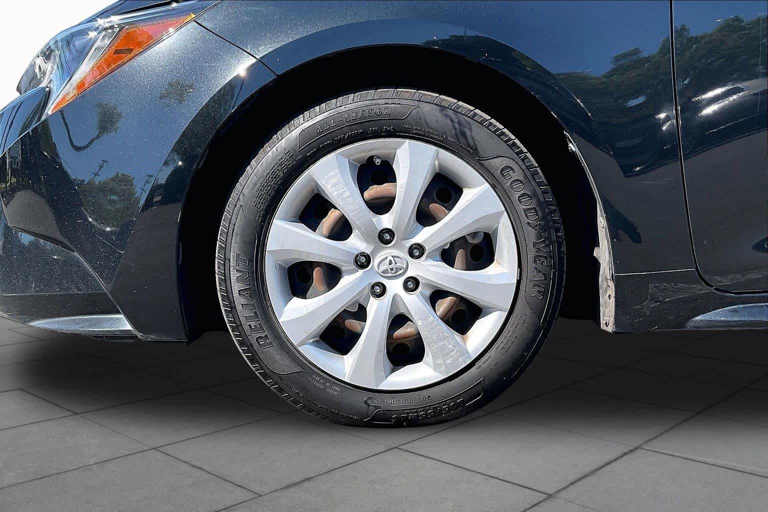 Used 2020 Toyota Corolla LE FWD image 10
