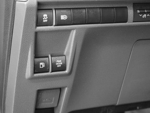 Used 2024 Toyota Sienna XSE image 32