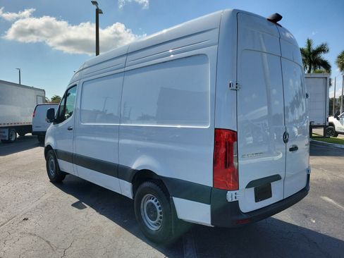 Used 2025 Mercedes-Benz Sprinter 2500 image 5