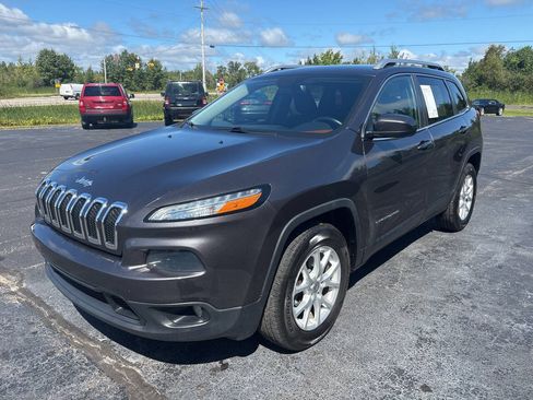 Used 2015 Jeep Cherokee Latitude w/ Comfort/Convenience Group AWD/4WD image 2