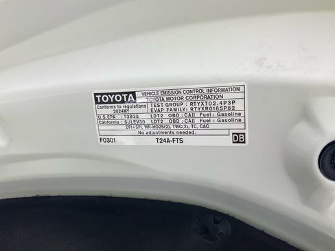 Used 2024 Toyota Highlander LE image 32