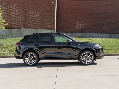 New 2026 Audi Q3 quattro 2.0T AWD/4WD image 3