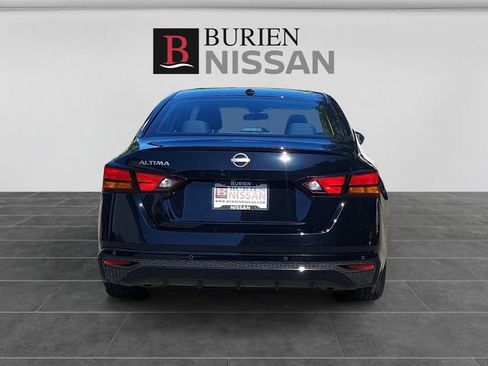 Used 2025 Nissan Altima 2.5 SV FWD image 4