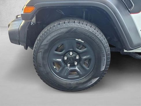 Used 2021 Jeep Gladiator Sport w/ Trailer Tow Package AWD/4WD image 21