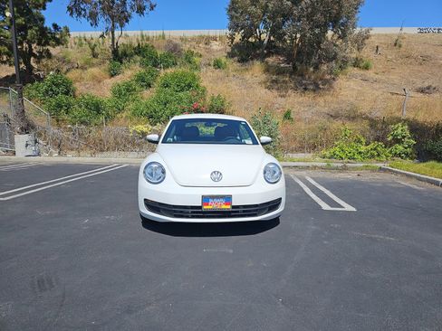 Used 2015 Volkswagen Beetle 1.8T FWD image 2