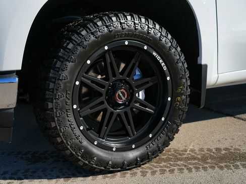 Used 2021 Chevrolet Silverado 1500 LT image 11