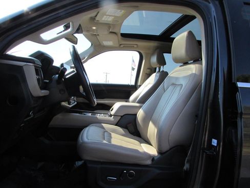 Used 2024 Ford Expedition Max Limited image 9