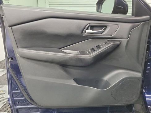 Used 2025 Nissan Rogue SV FWD image 17