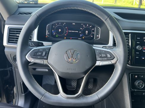 Used 2023 Volkswagen Atlas SE w/ Panoramic Sunroof Package FWD image 16