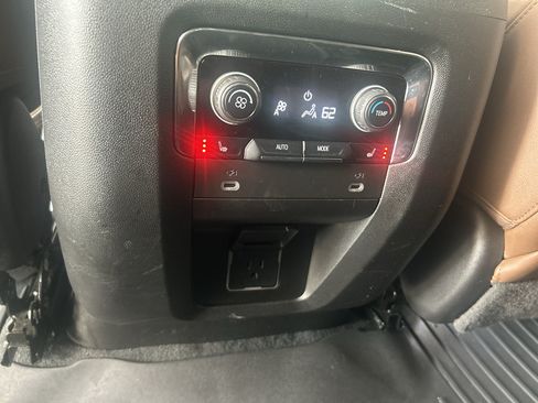 Used 2023 Chevrolet Suburban High Country AWD/4WD image 19