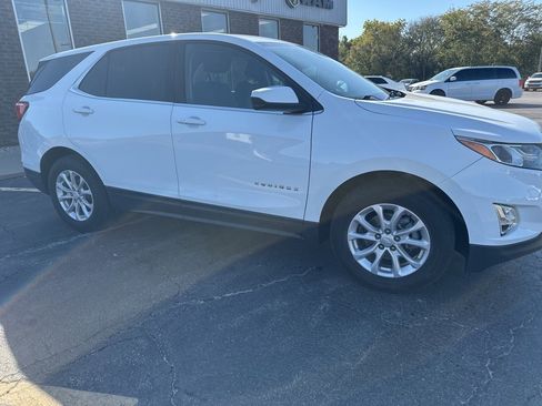 Used 2020 Chevrolet Equinox LT w/ Driver Convenience Package image 2