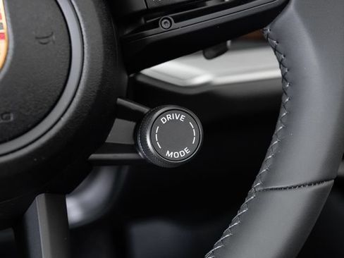 Certified 2025 Porsche Cayenne AWD/4WD image 16