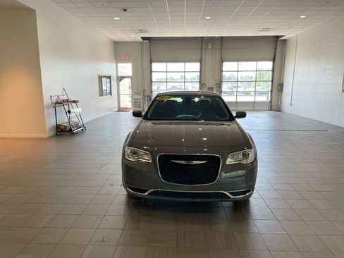 Used 2019 Chrysler 300 Touring L w/ Quick Order Package 22F RWD image 7