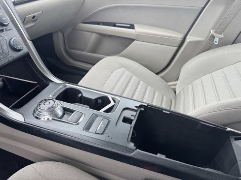 Used 2017 Ford Fusion SE image 20