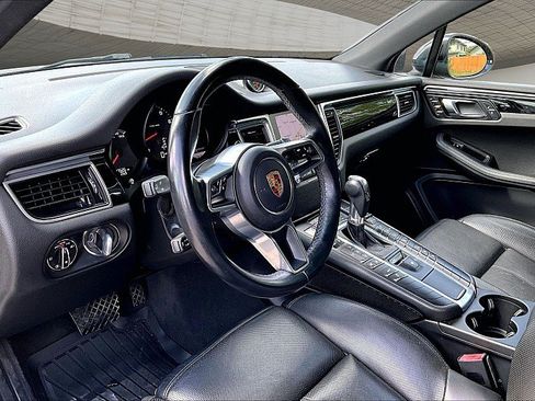 Used 2018 Porsche Macan AWD/4WD image 10