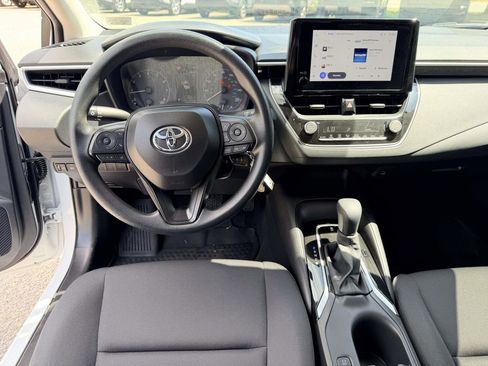 Certified 2025 Toyota Corolla LE FWD image 2