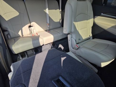 Used 2019 Buick Enclave Premium w/ Experience Buick Package FWD image 5