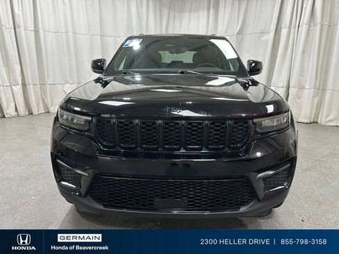 Used 2023 Jeep Grand Cherokee Altitude AWD/4WD image 3
