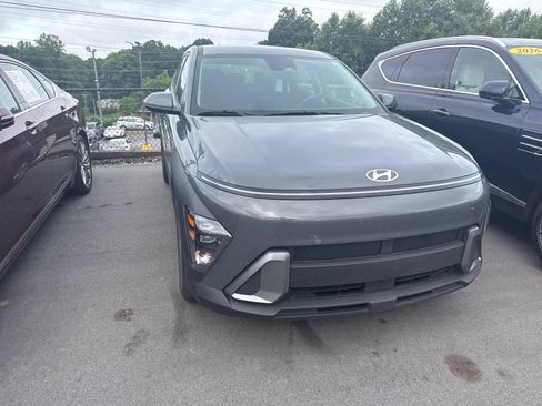 Used 2025 Hyundai Kona SE FWD image 4