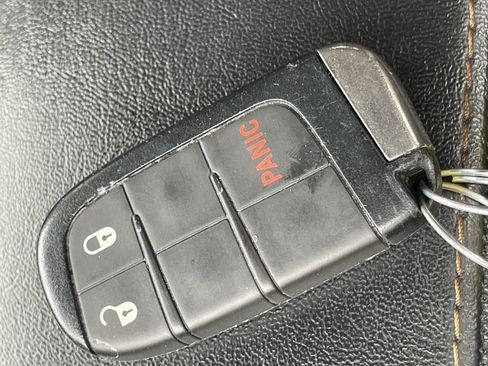 Used 2018 Jeep Compass Latitude FWD image 30