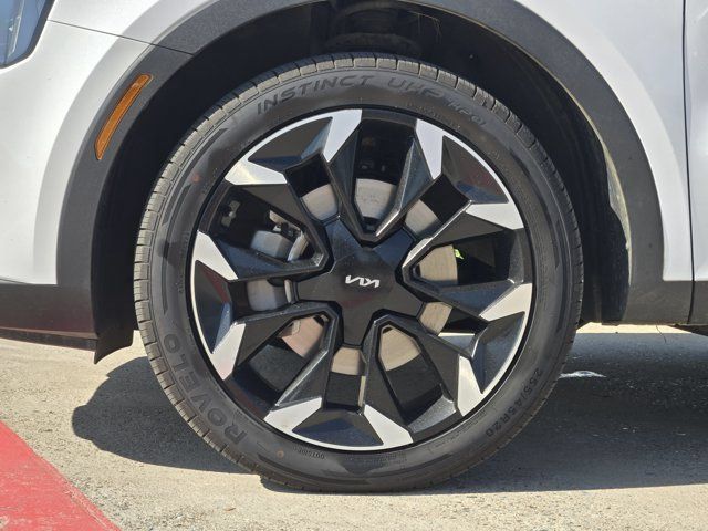 Certified 2025 Kia Sorento EX FWD image 11