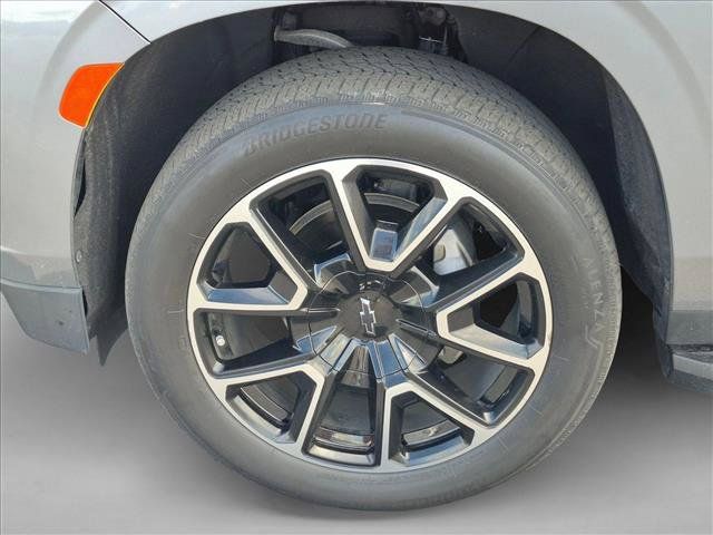 Used 2022 Chevrolet Suburban RST w/ Luxury Package RWD image 10
