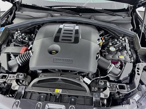 New 2026 Jaguar F-PACE R-Dynamic S image 32