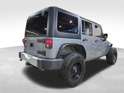 Used 2015 Jeep Wrangler Unlimited Sahara w/ Connectivity Group image 10