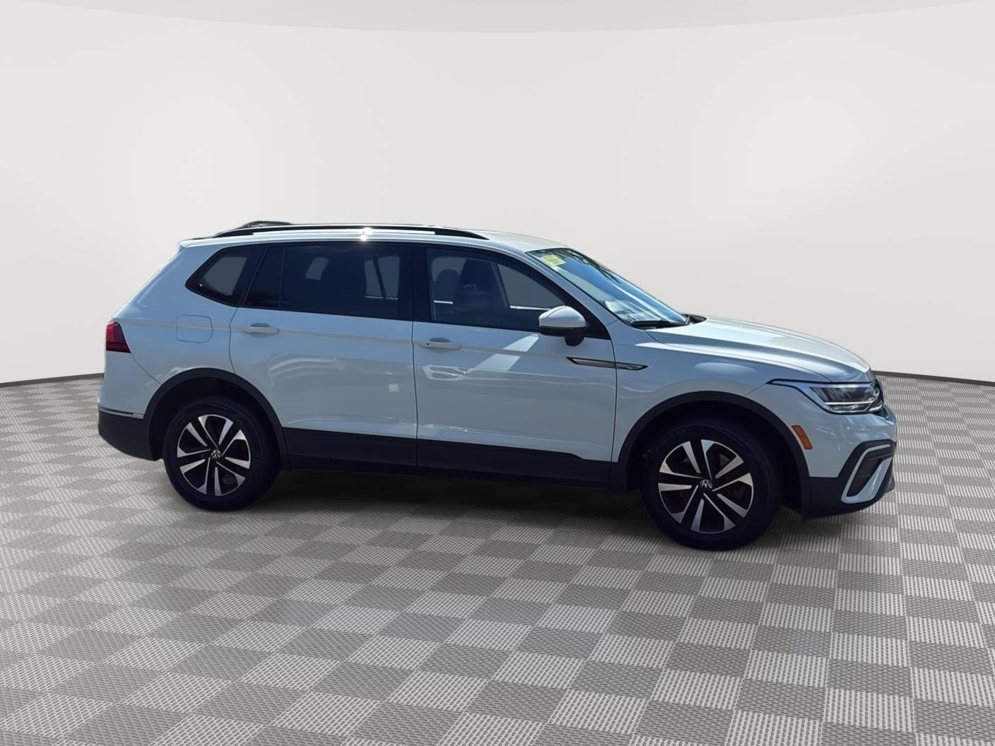 Used 2024 Volkswagen Tiguan S AWD/4WD image 4