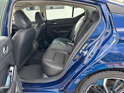 Used 2024 Nissan Altima 2.5 SR FWD image 16