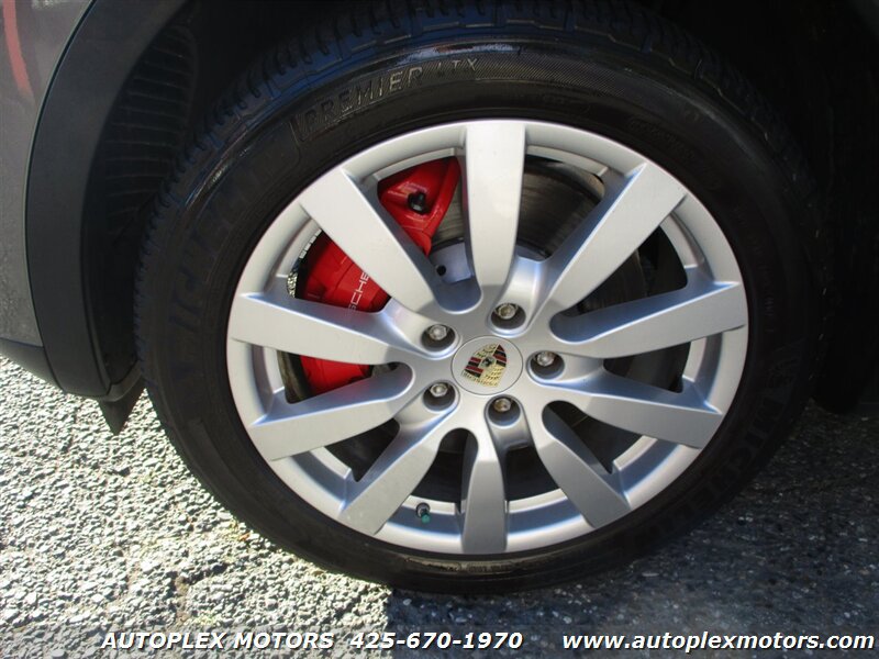 Used 2011 Porsche Cayenne Turbo AWD/4WD image 38
