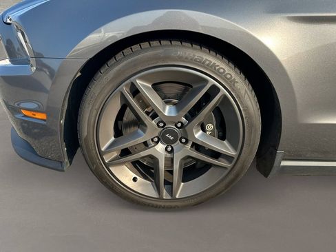 Used 2010 Ford Mustang Shelby GT500 RWD image 10