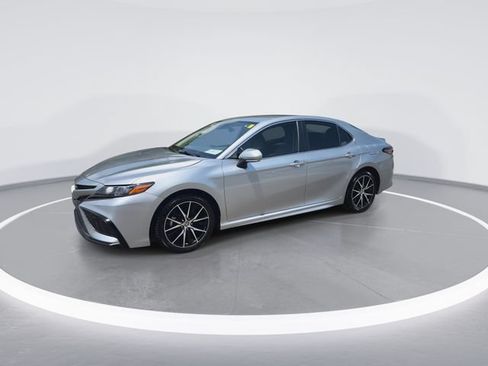 Used 2024 Toyota Camry SE FWD image 4