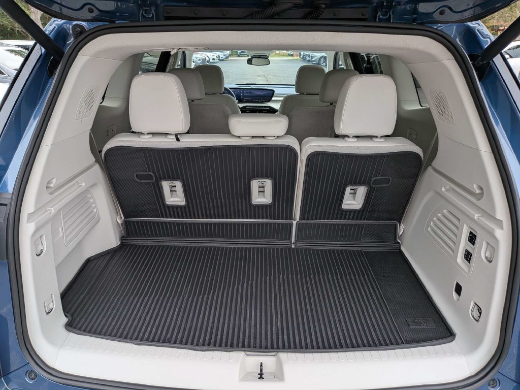 Used 2025 Buick Enclave Avenir AWD/4WD image 12