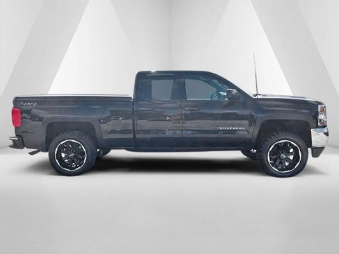 Used 2018 Chevrolet Silverado 1500 LT AWD/4WD image 9