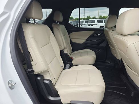 Used 2022 Chevrolet Traverse LT w/ LPO, Floor Liner Package FWD image 17