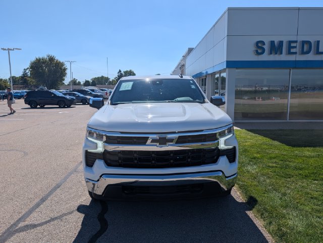 Used 2024 Chevrolet Silverado 1500 LT AWD/4WD image 3