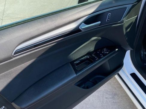 Used 2015 Ford Fusion SE image 7