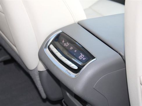 Used 2022 Cadillac XT6 Premium Luxury image 17