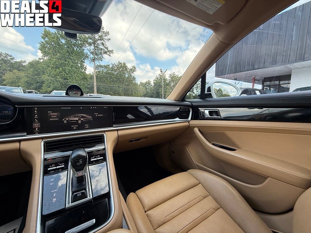 Used 2018 Porsche Panamera RWD image 19