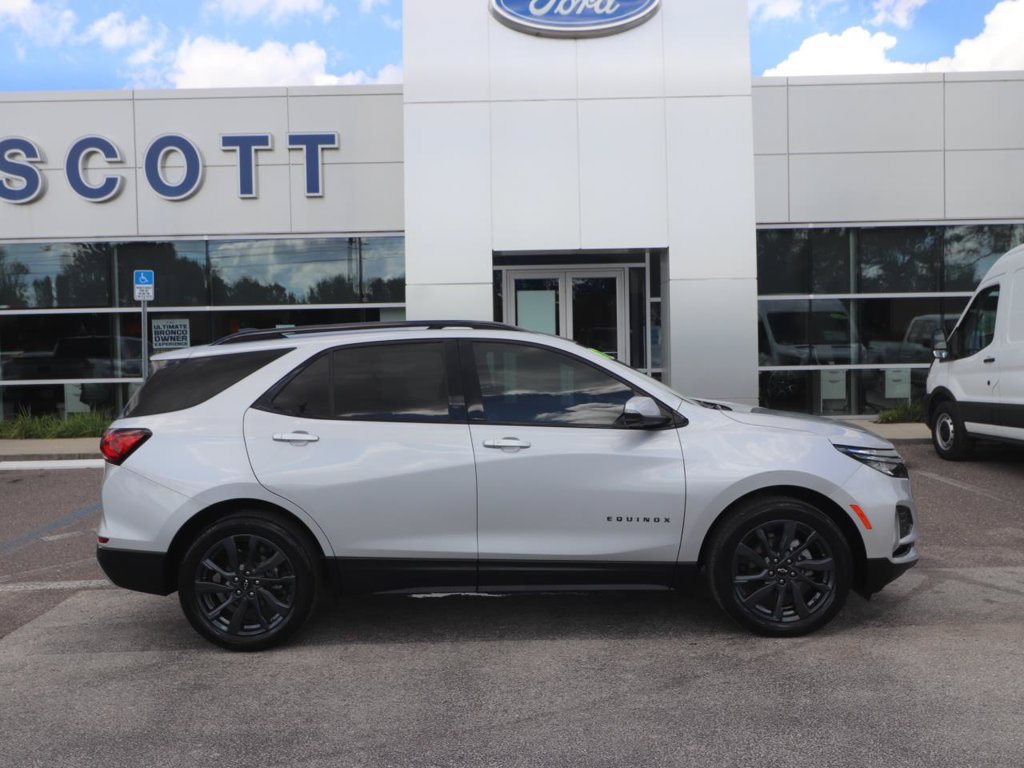 Used 2022 Chevrolet Equinox RS w/ RS Leather Package FWD image 17