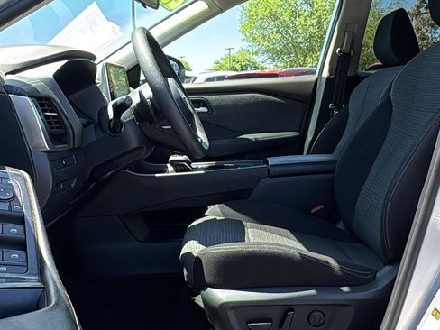 Used 2023 Nissan Rogue SV FWD image 21